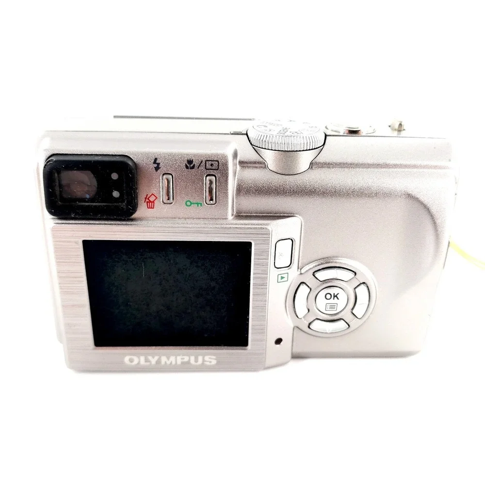 Olympus CAMEDIA C-60 Zoom 6.1MP Digital Camera Silver No Card Tested & Works